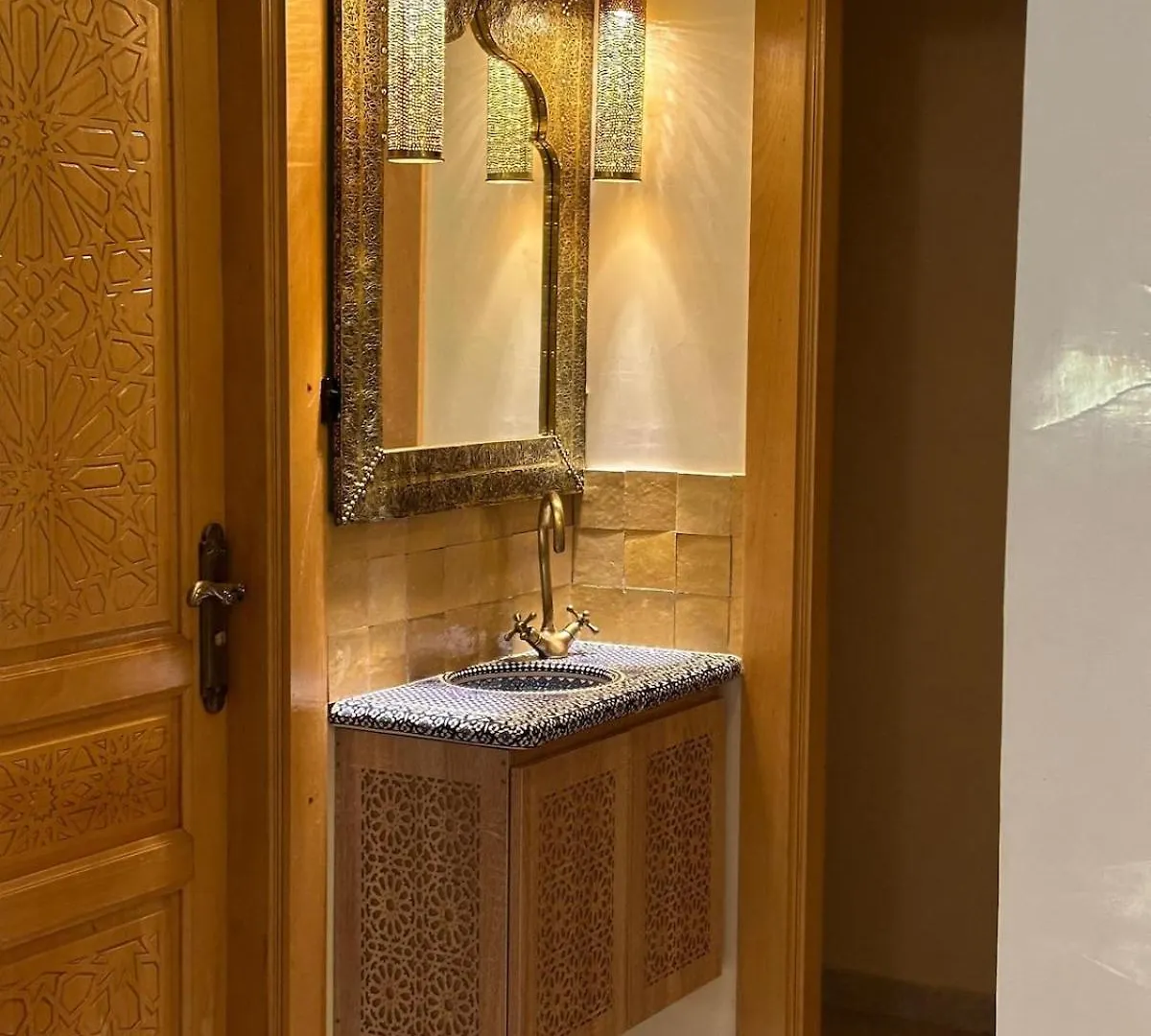 Fez Spacious Stay With Moroccan Artisanal Charm